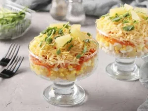 Салат с ананасами
