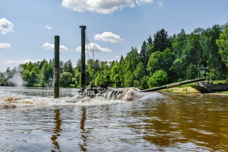 Форсування водних перешкод: тактика подолання річок у бойових умовах