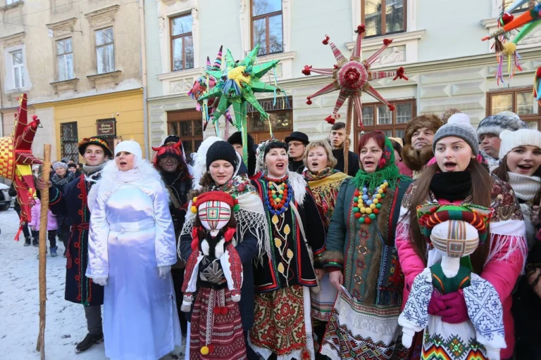 Якого числа колядують в Україні: дати і традиції