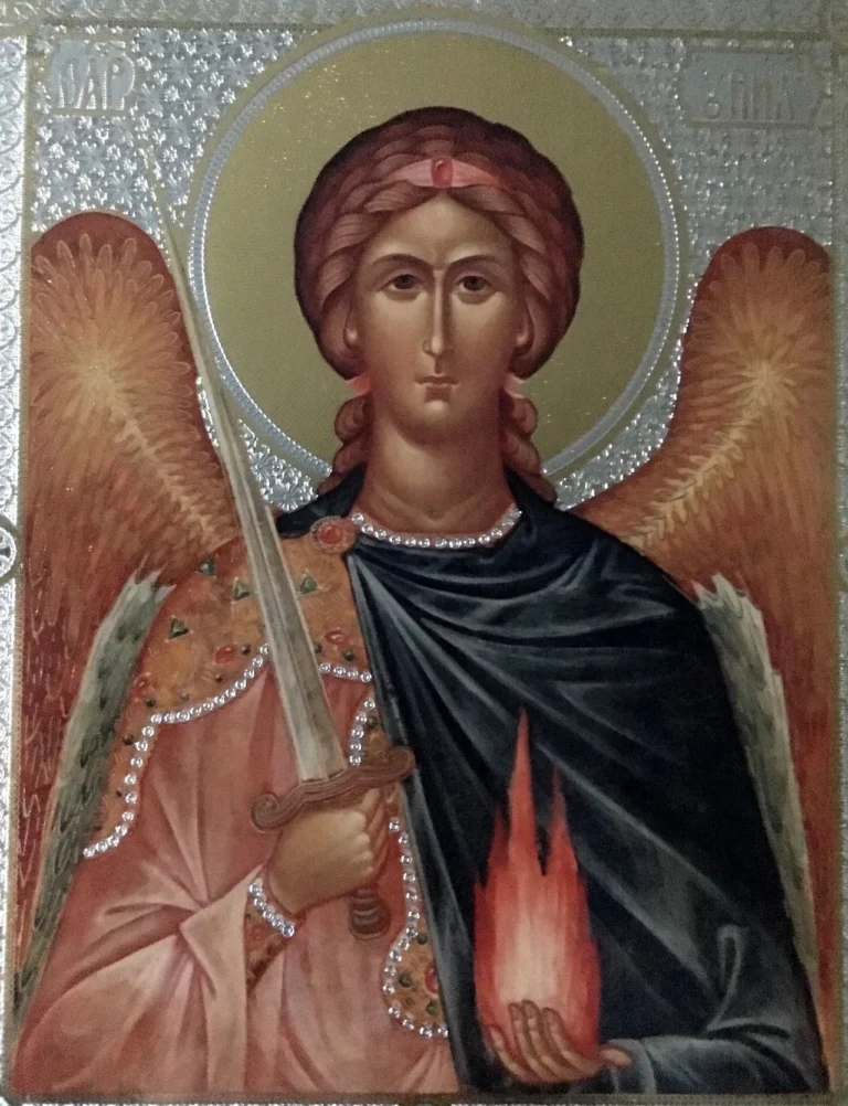 Молитва архангелу Михаїлу українською: текст захисту та духовна сила