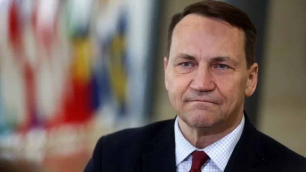 «Путін у відчаї»: Сікорський припустив навмисний удар Росії по Польщі