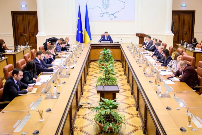 Уряд України: структура виконавчої влади та повноваження