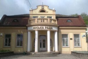 Агрокомпанія розорала сіножаті на Львівщині: рада звернулася до поліції