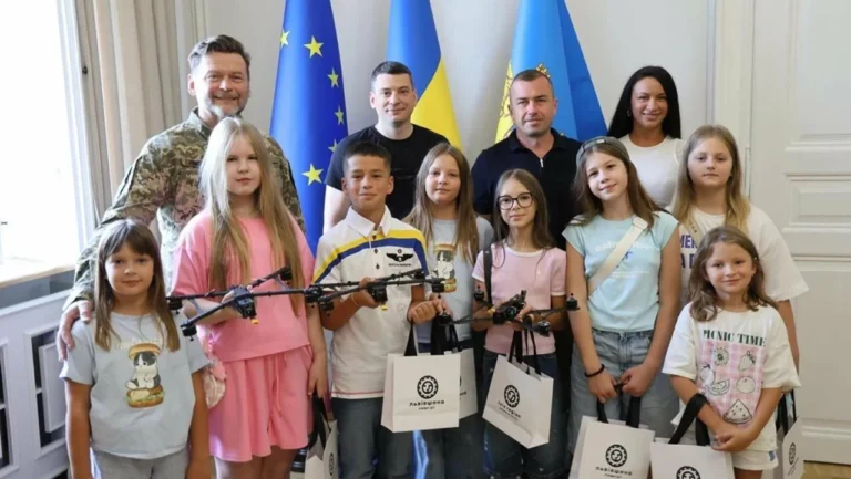 Діти з Малечкович зібрали 42 тисячі грн на дрони, продаючи лимонад
