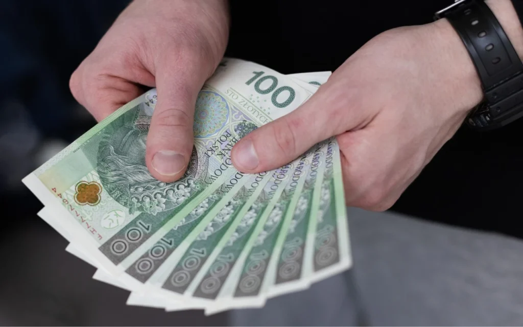 Мінімальна зарплата в Польщі: скільки реально отримують у 2026 році