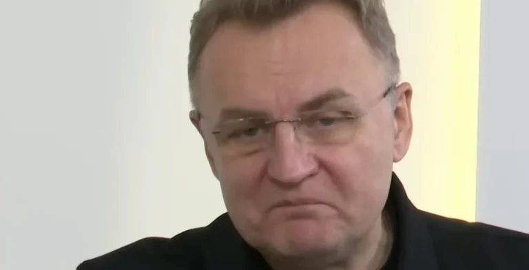 Садовий запропонував 18 нових посад у райадміністрації Львова