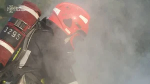 У селі Боянець пожежа охопила будинок, жінку відвезли до лікарні