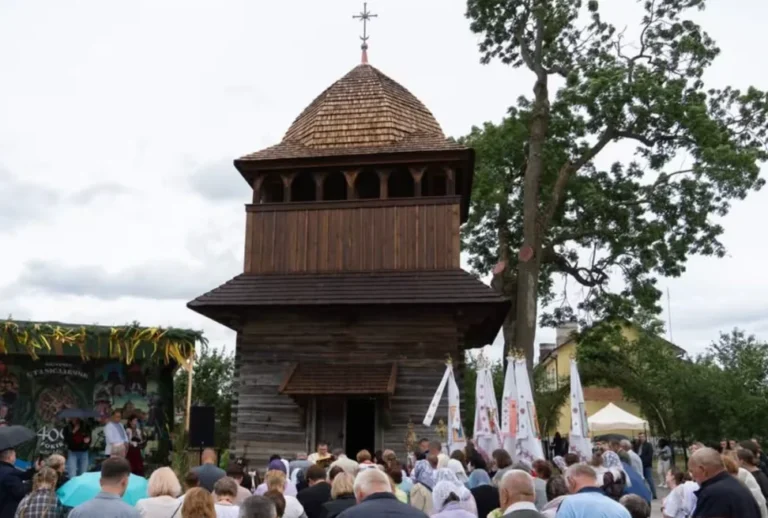 У Станіславчику завершили трирічну реставрацію дзвіниці