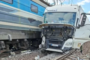 Водій Jeep травмувався у зіткненні з поїздом біля Львова